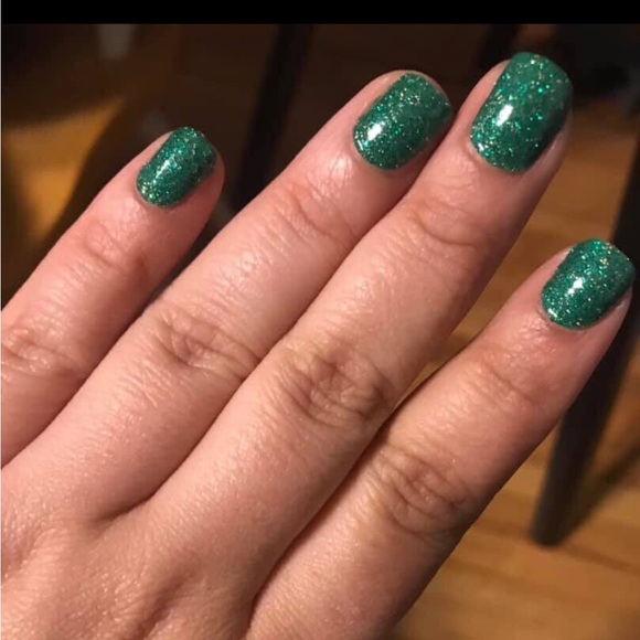 *Retired* Color Street: Queen of Green | St. Patrick’s Day Gold Glitter Holiday - Picture 9 of 12